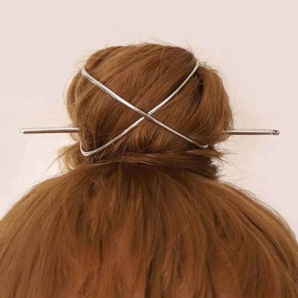 Minimalist Silver Metal Bun Holder Hair Accessory - Picture 5 of 5